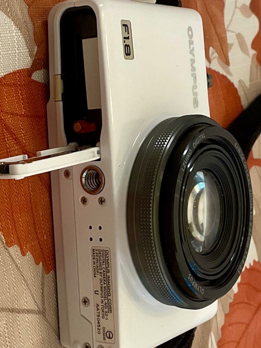 Digital Camera - Picture 3 of 3